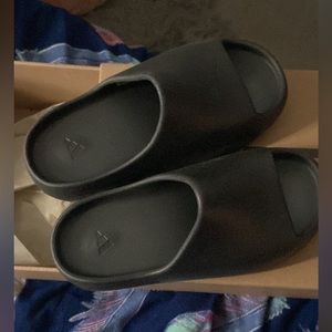 Boys Yeezy Slides